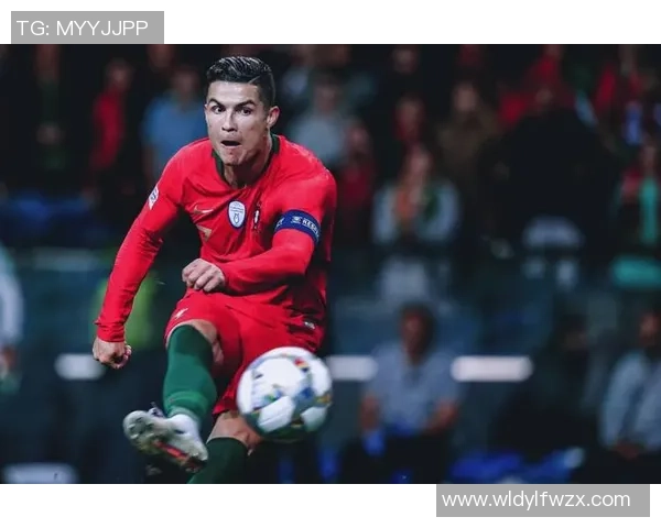 足球巨星问答会：揭秘球场背后的故事与心路历程